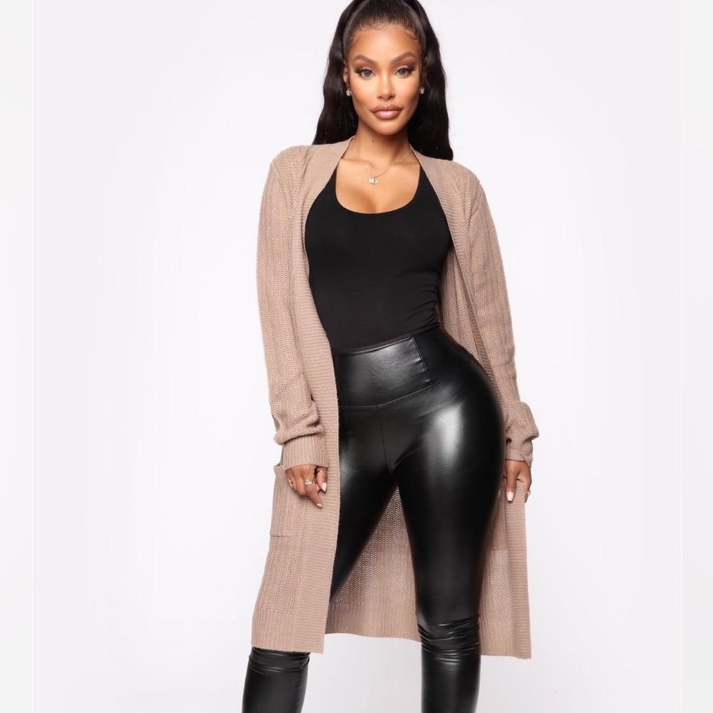 -khaki long sweater
-fashion on nova
-size small
never worn
willing to negotiate